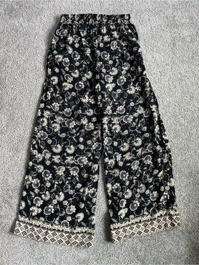 Francesca's Collections Navy and White Wide Leg Palazzo Pants